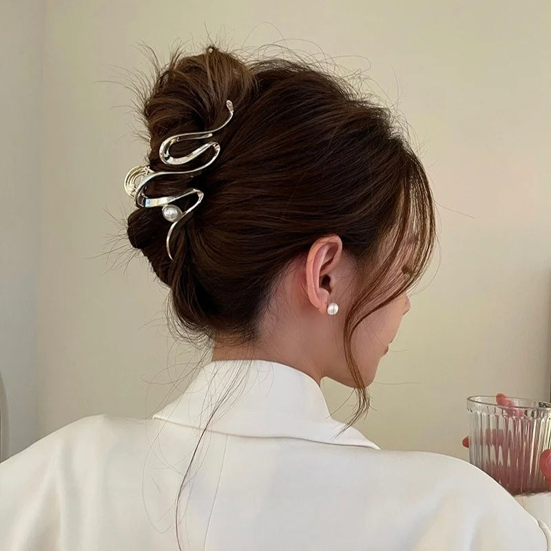 Large Geometric Shark Hair Clip — High-End Alloy Claw for Women - Zenflow Active
