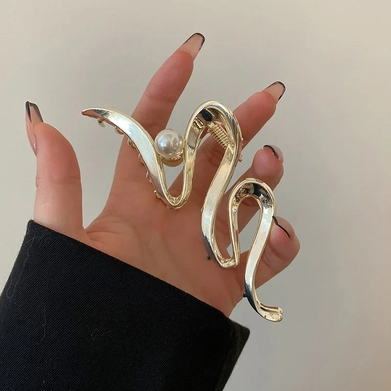 Large Geometric Shark Hair Clip — High-End Alloy Claw for Women - Zenflow Active