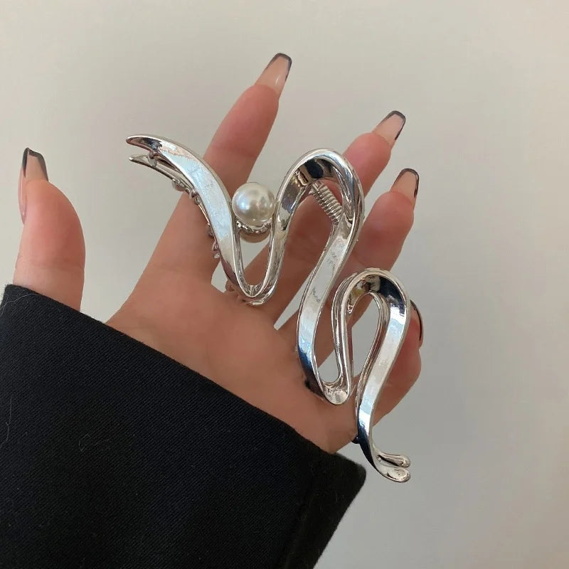 Large Geometric Shark Hair Clip — High-End Alloy Claw for Women - Zenflow Active