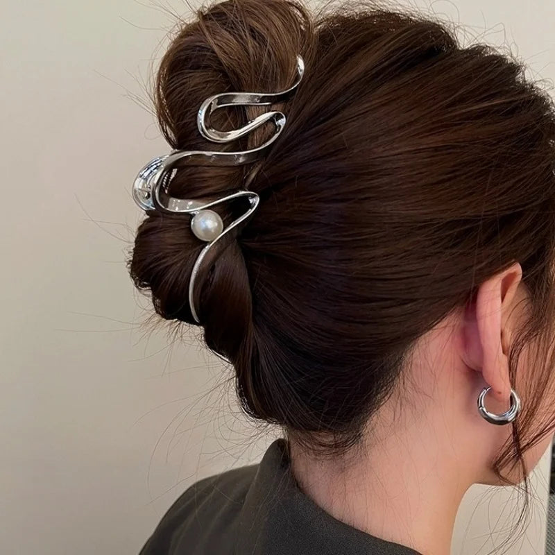 Large Geometric Shark Hair Clip — High-End Alloy Claw for Women - Zenflow Active