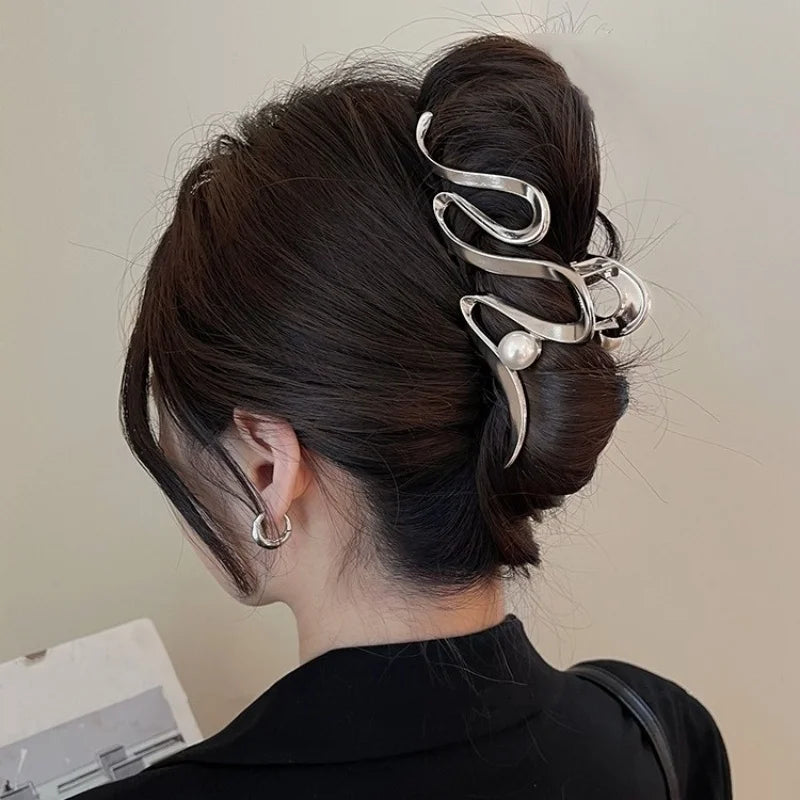 Large Geometric Shark Hair Clip — High-End Alloy Claw for Women - Zenflow Active