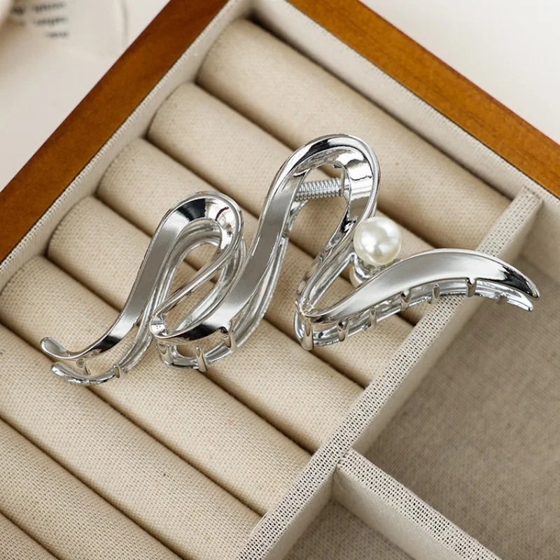Large Geometric Shark Hair Clip — High-End Alloy Claw for Women - Zenflow Active