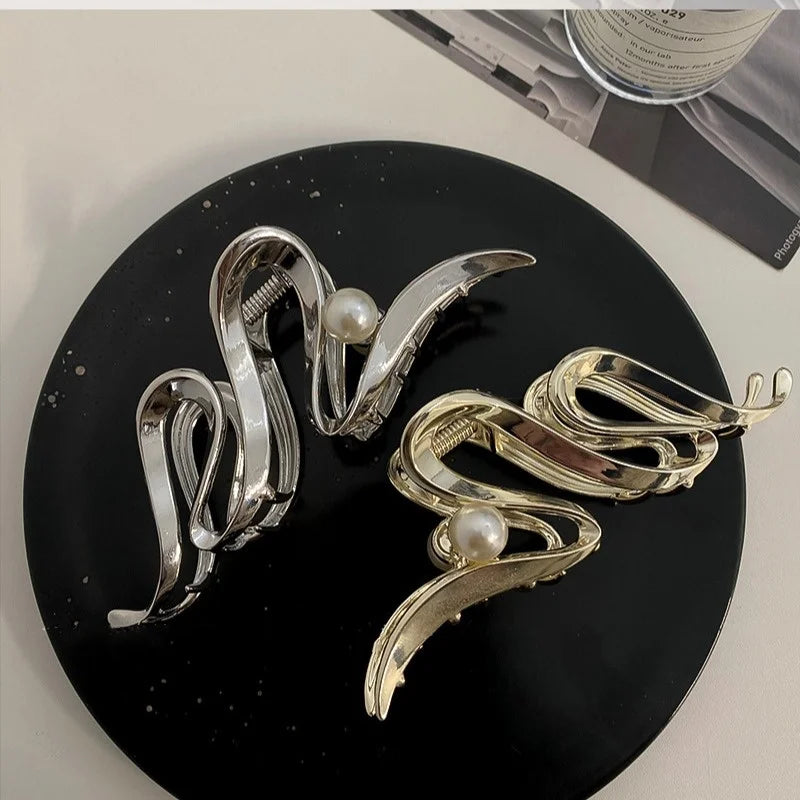 Large Geometric Shark Hair Clip — High-End Alloy Claw for Women - Zenflow Active